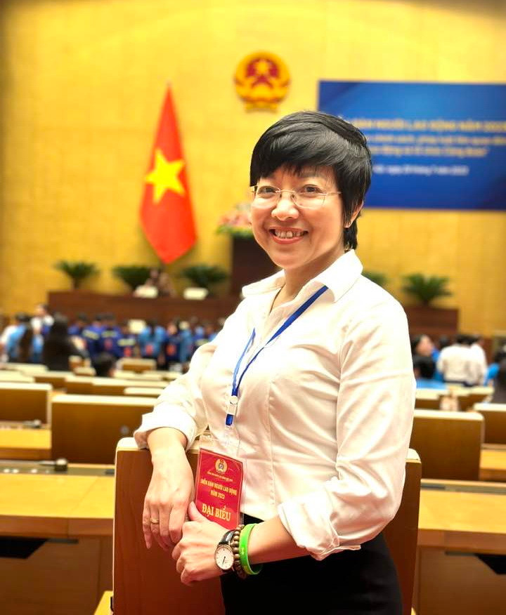 MC Thảo Vân tại Diễn đàn Người lao động năm 2023 tại Hội trường Diên Hồng - Nhà Quốc hội. MC Thảo Vân tại Diễn đàn Người lao động năm 2023 tại Hội trường Diên Hồng - Nhà Quốc hội.