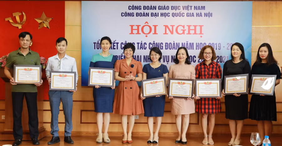 MC Thảo Vân tại một Hội nghị tổng kết của Công đoàn Đại học Quốc gia Hà Nội.