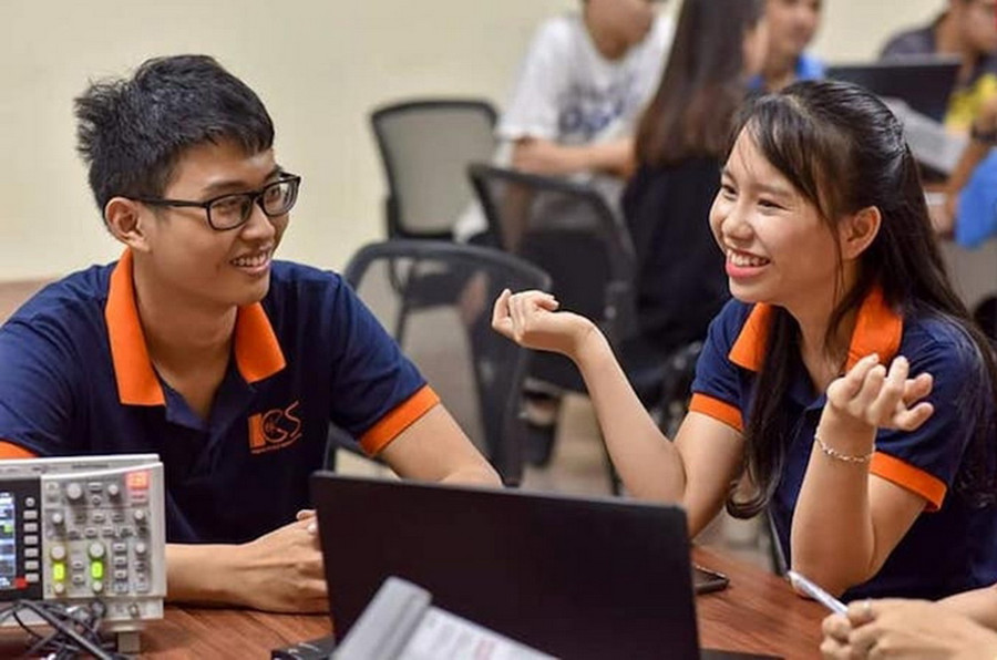 Sinh viên ngành Kỹ thuật Điện tử - Viễn thông, Đại học Bách khoa Hà Nội. Ảnh: HUST. Sinh viên ngành Kỹ thuật Điện tử - Viễn thông, Đại học Bách khoa Hà Nội. Ảnh: HUST.