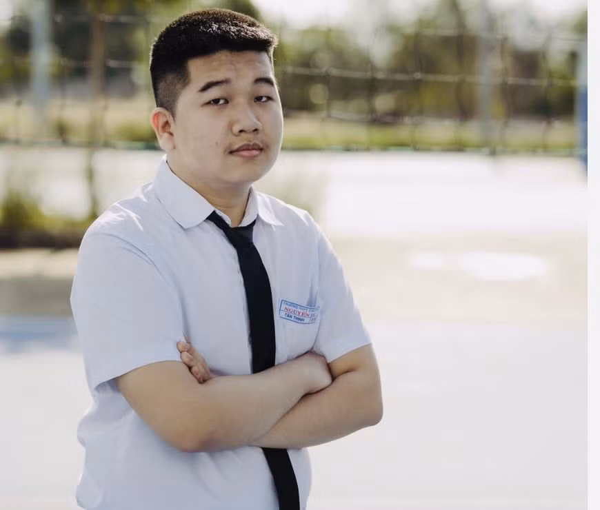 Thành tích học tập của Tân Thịnh khiến gia đình và thầy cô hết sức tự hào (ảnh: TT).