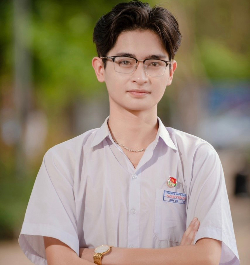 Xuất thân từ gia đình làm nông, nhà lại ở cách xa trường hơn 50km, nhưng Duy Vũ đã vươn lên trong học tập, rèn luyện và đạt được thành tích đầy mơ ước (ảnh: TT). Xuất thân từ gia đình làm nông, nhà lại ở cách xa trường hơn 50km, nhưng Duy Vũ đã vươn lên trong học tập, rèn luyện và đạt được thành tích đầy mơ ước (ảnh: TT).