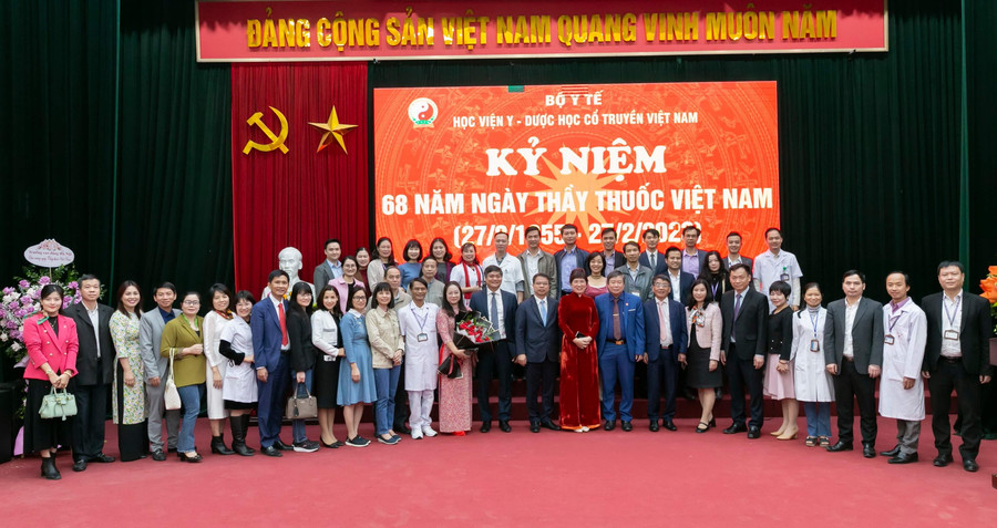 Lễ kỷ niệm 68 năm ngày Thầy thuốc Việt Nam (27/2/1955 – 27/2/2023) của Học viện Y Dược học cổ truyền Việt Nam diễn ra trang trọng, ấm cúng.