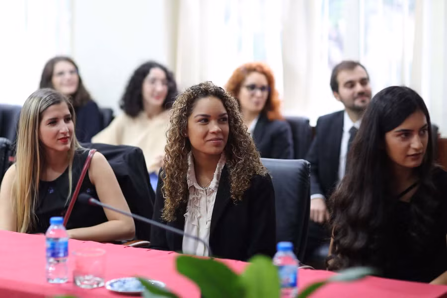 Học viên quốc tế theo học chương trình Thạc sĩ Luật Hợp tác Kinh tế Quốc tế tại Khoa Luật, ĐH Quốc gia Hà Nội