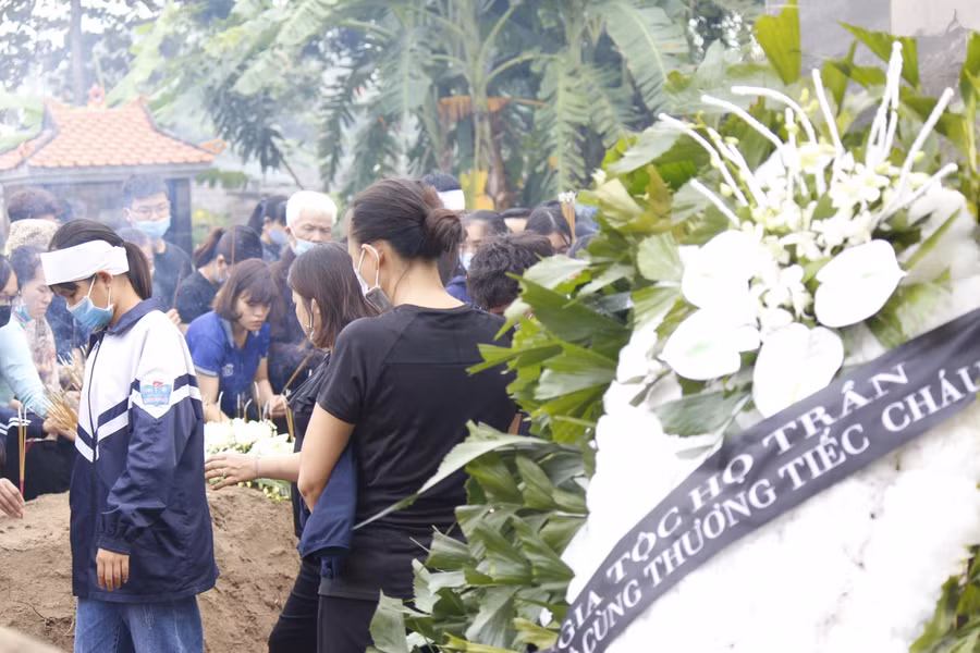 Quá trình điều tra, cơ quan chức năng xác định Nguyễn Xuân Trung (SN 1985, trú tại Văn Phú, Thường Tín) và Nguyễn Văn Quân (SN 1983, trú tại Quất Động, Thường Tín) đã bàn bạc, ra tay sát hại nữ sinh để cướp tài sản.