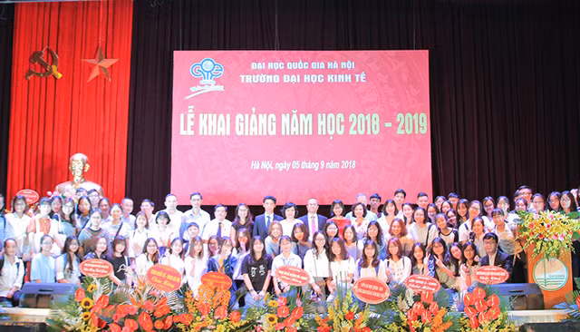 Trường Đại học Kinh tế khai giảng năm học 2018 – 2019