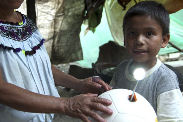 Cuộc sống của nhiều người đã thay đổi nhờ trái bóng