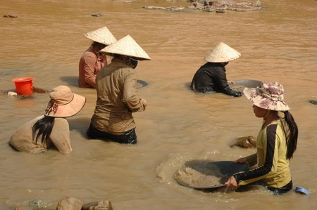 &quot;Vàng tặc&quot; gây họa trên dòng Pô Kô