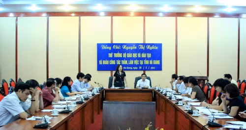 Quang cảnh buổi buổi làm việc. Quang cảnh buổi buổi làm việc.