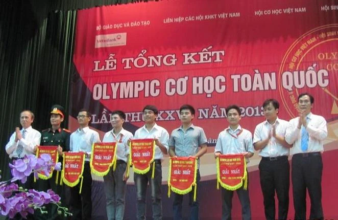 Trao 128 giải Olympic cơ học toàn quốc năm 2013