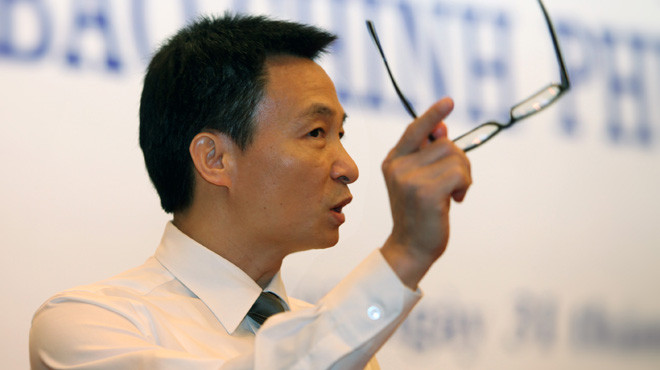 Trọng tâm vẫn là mục tiêu kiềm chế lạm phát, ổn định kinh tế vĩ mô ảnh 3 Bộ trưởng Vũ Đức Đam trao đổi với báo chí tại buổi họp báo