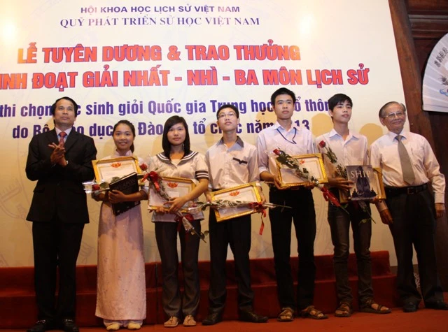 Vinh danh học sinh giỏi quốc gia môn Lịch Sử