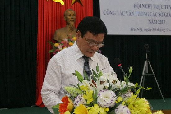 Ông Phạm Ngọc Phương - Chánh văn phòng Bộ GD&ĐT chủ trì hội nghị trực tuyến