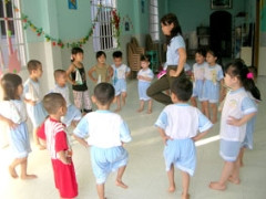 Một nhóm trẻ gia đình ở quận Bình Thủy, TP Cần Thơ Một nhóm trẻ gia đình ở quận Bình Thủy, TP Cần Thơ