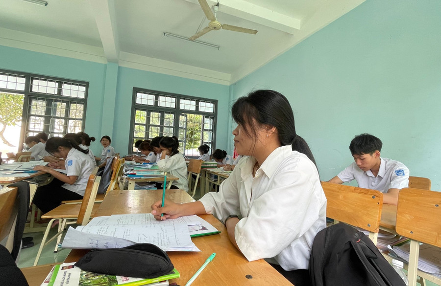 Học sinh Kon Tum đang trong giai đoạn 'nước rút' để chuẩn bị cho kỳ thi quan trọng. Học sinh Kon Tum đang trong giai đoạn 'nước rút' để chuẩn bị cho kỳ thi quan trọng.