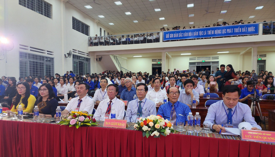 Đại biểu dự khai mạc Ngày hội. (Ảnh: Thành Tâm) Đại biểu dự khai mạc Ngày hội. (Ảnh: Thành Tâm)