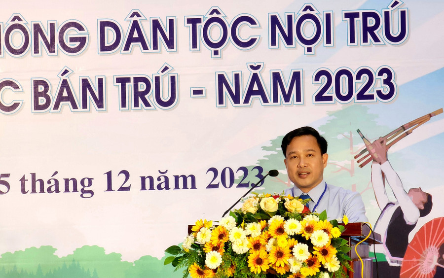 Phó Giám đốc Sở GD&ĐT Lưu Tiến Quang phát biểu khai mạc Ngày hội. (Ảnh: Thành Tâm) Phó Giám đốc Sở GD&ĐT Lưu Tiến Quang phát biểu khai mạc Ngày hội. (Ảnh: Thành Tâm)