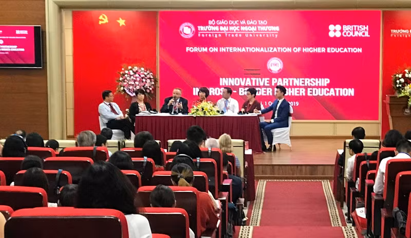 Diễn đàn thu hút đông đảo các nhà khoa học và quản lý.