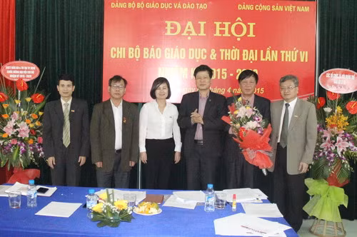 Chi bộ báo Giáo dục & Thời đại tổ chức Đại hội nhiệm kỳ 2015 – 2020