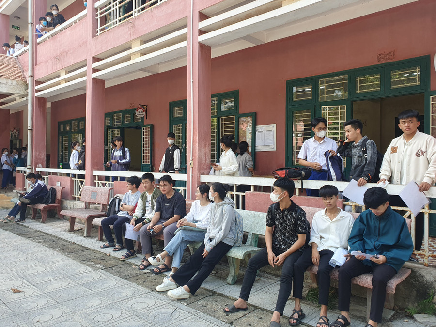 Thí sinh Quảng Trị có mặt tại điểm thi. Thí sinh Quảng Trị có mặt tại điểm thi.