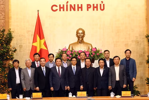 Phó Thủ tướng Vũ Đức Đam và một số thành viên Hội đồng Lý luận Trung ương. Ảnh VGP