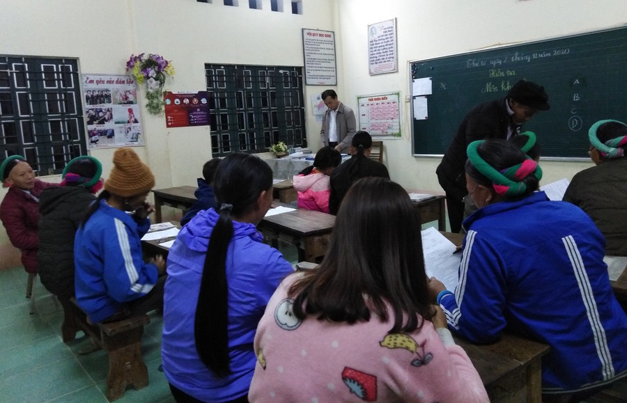 Giảm nghèo bền vững đã giúp người dân tộc thiểu số ở Đại Dực tiếp cận nhiều hơn với GD-ĐT. Giảm nghèo bền vững đã giúp người dân tộc thiểu số ở Đại Dực tiếp cận nhiều hơn với GD-ĐT.