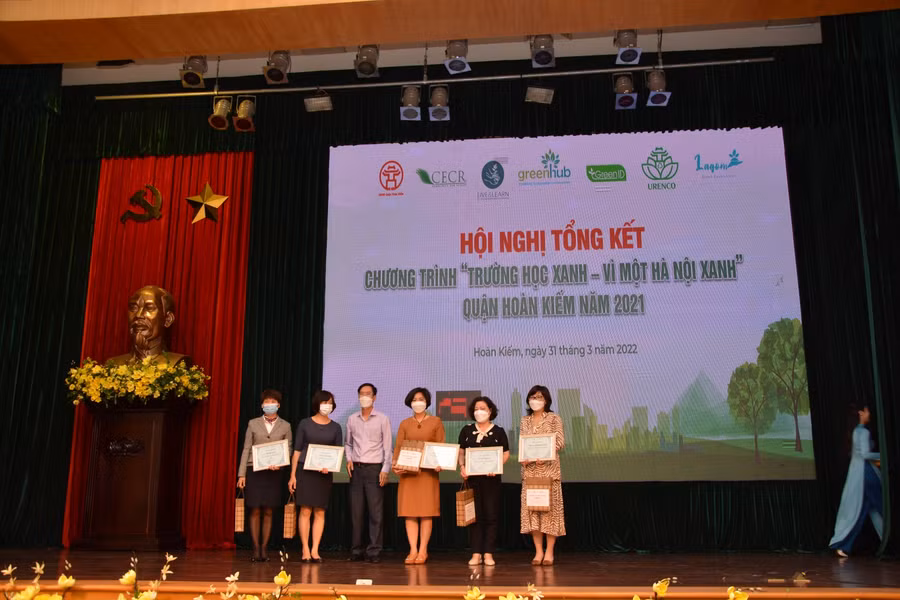 Học sinh tích cực hưởng ứng “Xây dựng Trường học xanh – Vì một Hà Nội xanh” ảnh 3