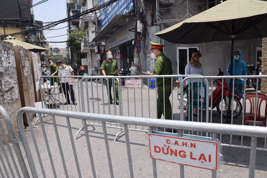 Từ 0 giờ ngày 31/7, người dân phường Chương Dương “nội bất xuất, ngoại bất nhập” ảnh 2