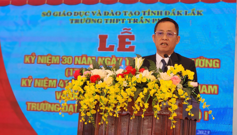 Phó Giám đốc Sở GD&ĐT Đỗ Tường Hiệp phát biểu tại buổi lễ. (Ảnh: TT) Phó Giám đốc Sở GD&ĐT Đỗ Tường Hiệp phát biểu tại buổi lễ. (Ảnh: TT)