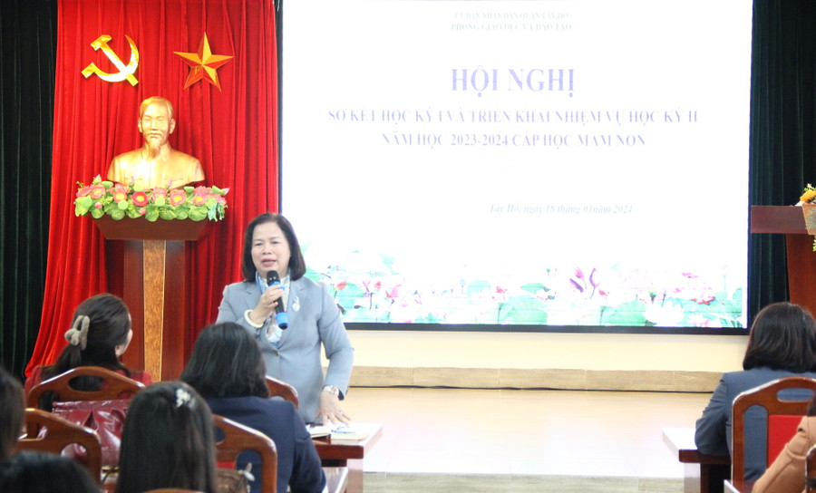 Bà Trần Thị Hương phát biểu tại hội nghị. Bà Trần Thị Hương phát biểu tại hội nghị.