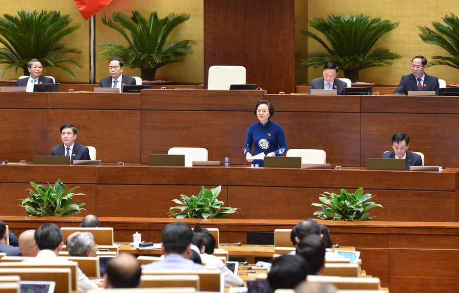 Bộ trưởng Bộ Nội vụ Phạm Thị Thanh Trà đăng đàn trả lời chất vấn. Bộ trưởng Bộ Nội vụ Phạm Thị Thanh Trà đăng đàn trả lời chất vấn.