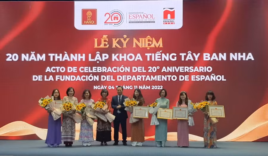 Các cá nhân được vinh danh khen thưởng.