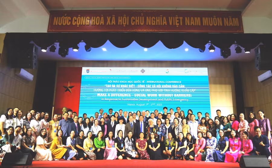 Hội thảo thu hút đông đảo các nhà khoa học trong và ngoài nước tham dự.