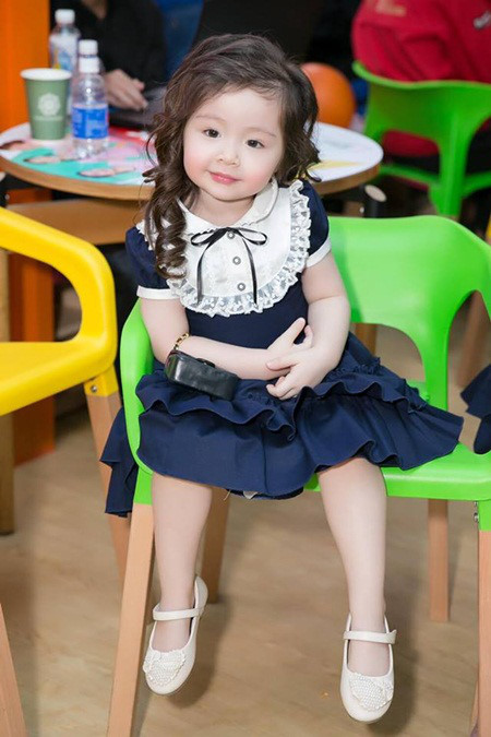 Con gái Elly Trần xinh như thiên thần khi diện đầm công chúa - Ảnh 7 Con gai Elly Tran xinh nhu thien than khi dien dam cong chua - Anh 7