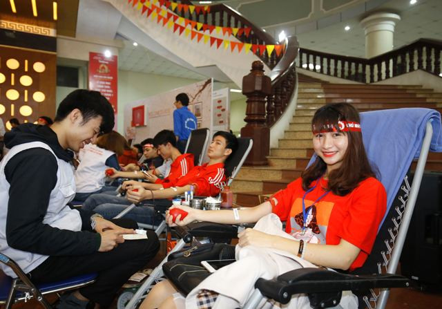 Các bạn trẻ nhiệt tình tham dự Ngày hội Chủ nhật Đỏ 2018 Các bạn trẻ nhiệt tình tham dự Ngày hội Chủ nhật Đỏ 2018