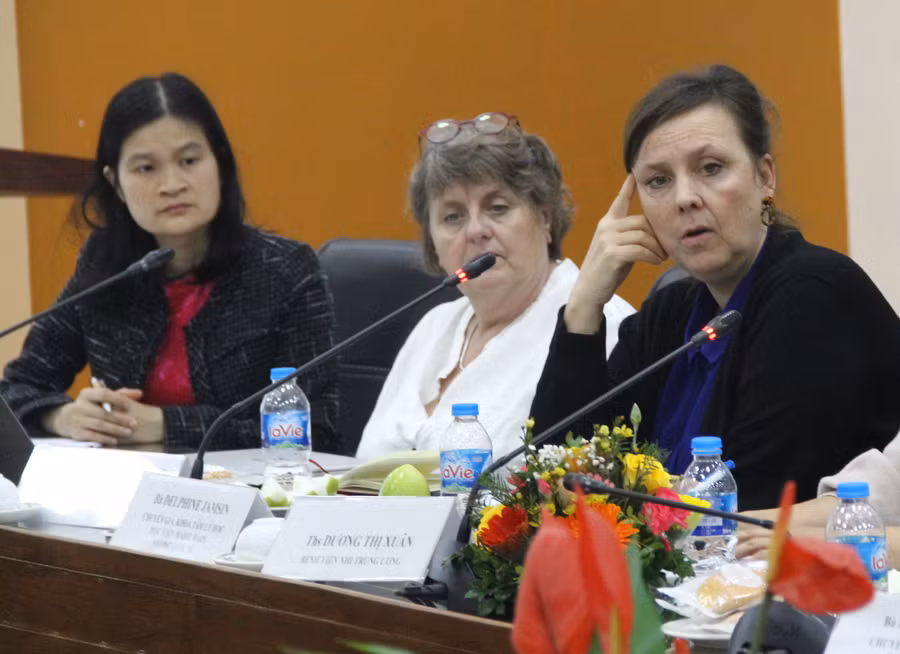 Các chuyên gia đến từ Vương quốc Bỉ chia sẻ kinh nghiệm trong đào tạo tâm lý lâm sàng cho sinh viên.