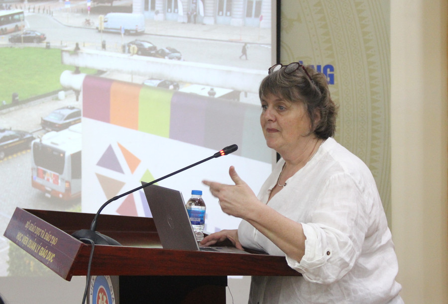 GS Fabienne Deschoenmaecker trao đổi tại hội thảo. GS Fabienne Deschoenmaecker trao đổi tại hội thảo.