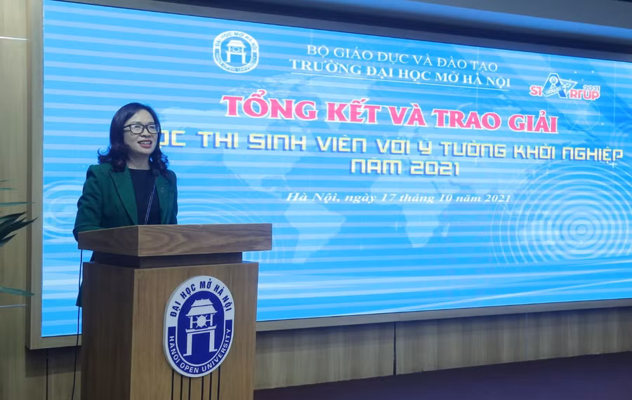 PGS.TS Nguyễn Thị Nhung phát biểu tại cuộc thi.