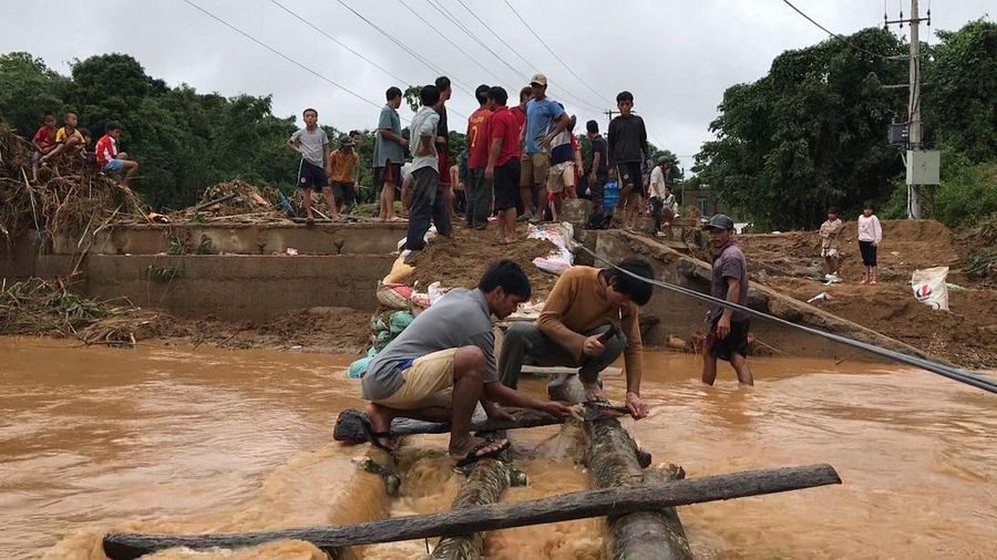 Các cán bộ huyện Hướng Hóa bị xem xét kỷ luật liên quan đến việc cứu trợ người dân sau bão lũ.