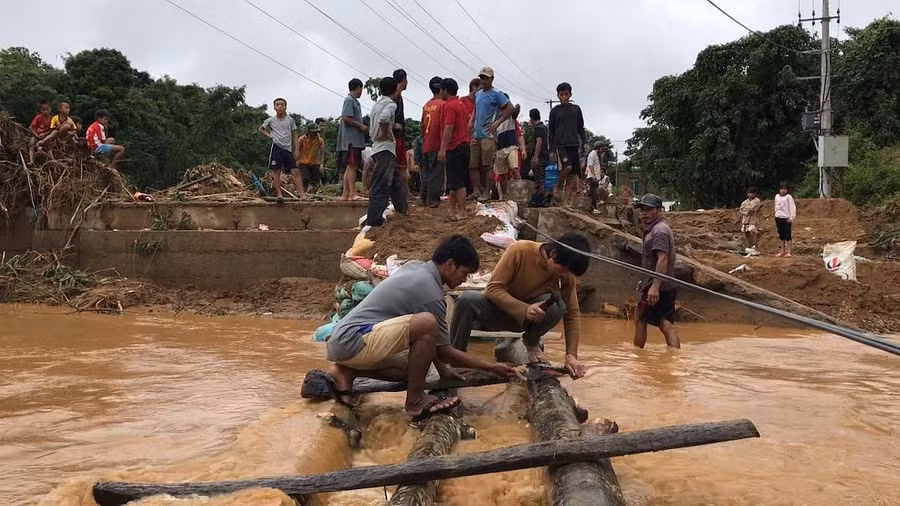 Các cán bộ huyện Hướng Hóa bị xem xét kỷ luật liên quan đến việc cứu trợ người dân sau bão lũ.