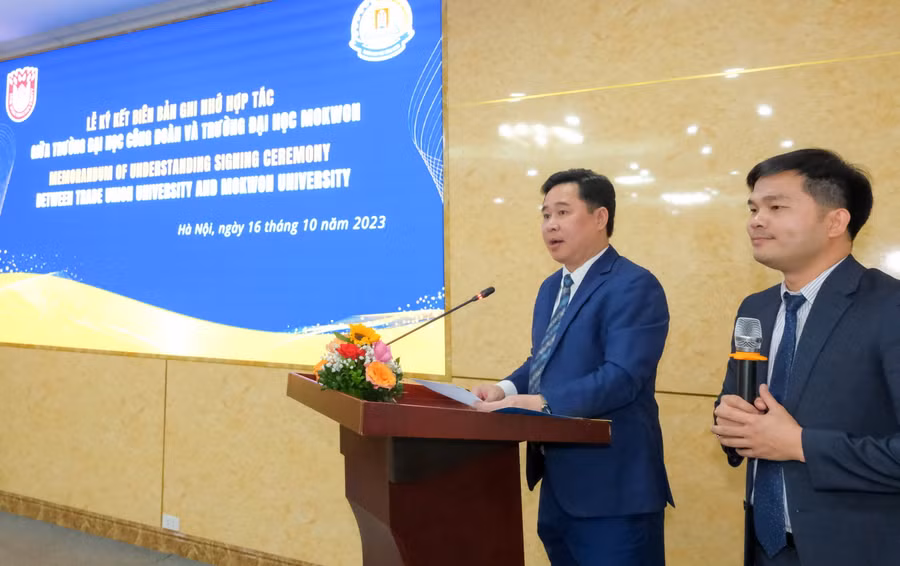 PGS.TS Lê Mạnh Hùng phát biểu tại buổi lễ.