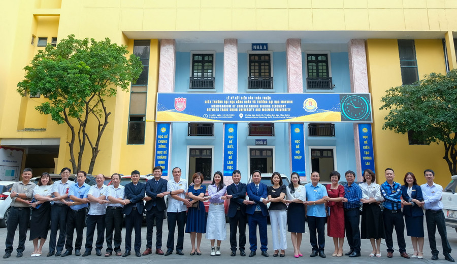 Lễ ký kết diễn ra thành công trên tinh thần hữu nghị, cùng phát triển. Lễ ký kết diễn ra thành công trên tinh thần hữu nghị, cùng phát triển.