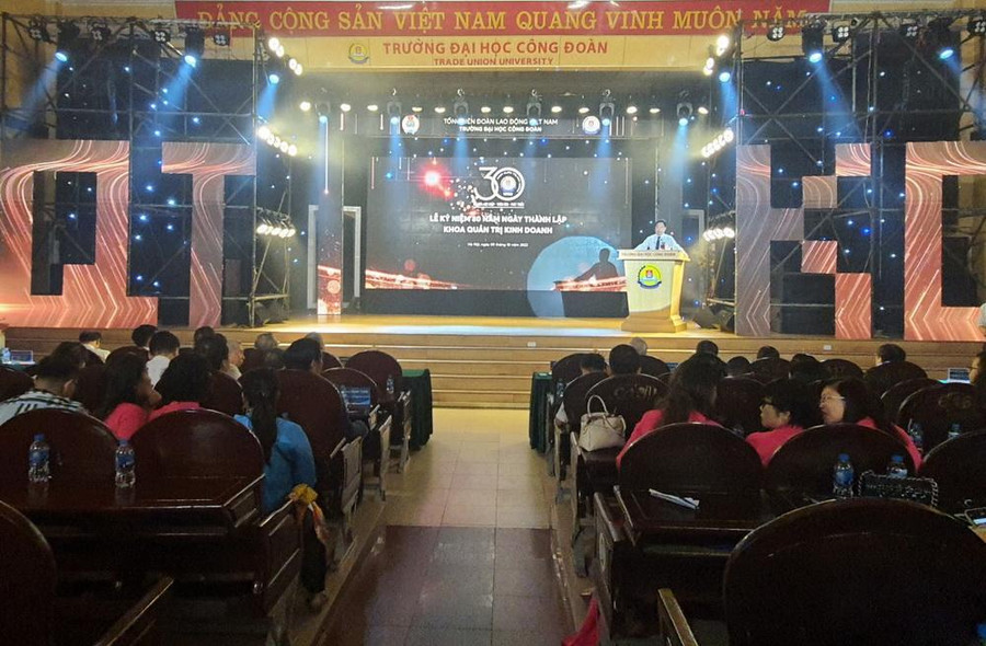 Toàn cảnh buổi lễ. Toàn cảnh buổi lễ.