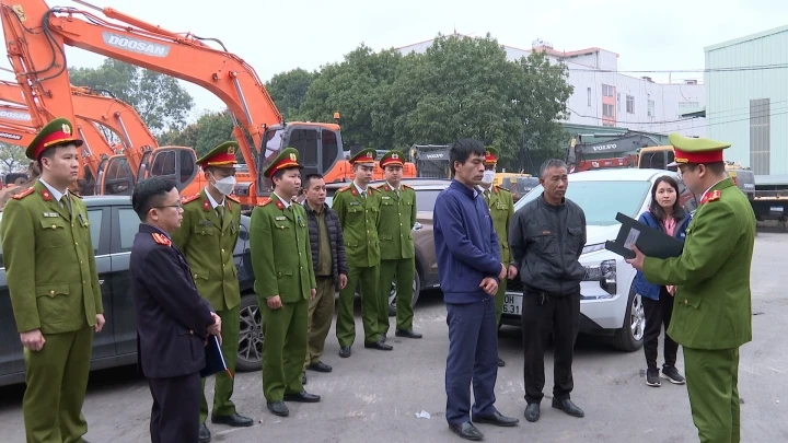 Cơ quan công an thi hành lệnh bắt lãnh đạo, nhân viên Trung tâm đăng kiểm 29-07D.