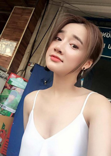 Nhã Phương phơi phới nét xuân với váy áo trễ nải - Ảnh 7 Nha Phuong phoi phoi net xuan voi vay ao tre nai - Anh 7