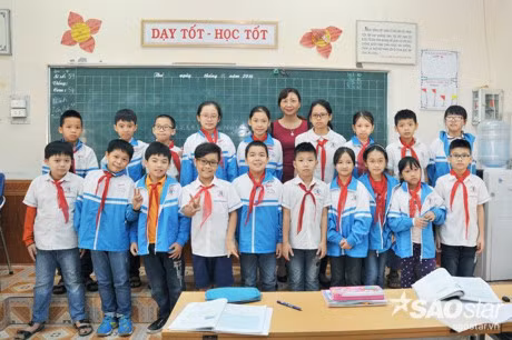 Nhat Minh tro lai truong lop trong vong tay yeu thuong cua thay co va ban be - Anh 5