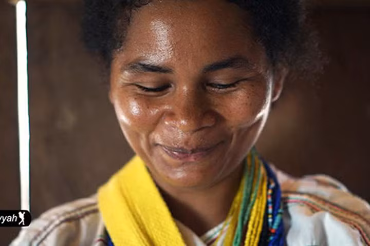 Biểu cảm đáng yêu của phụ nữ trước và sau khi được khen xinh