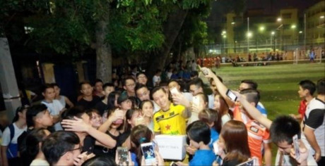 Sau khi cưới vợ, Tuấn Hưng đã làm thế này với fans nữ! - Ảnh 5 Sau khi cuoi vo, Tuan Hung da lam the nay voi fans nu! - Anh 5