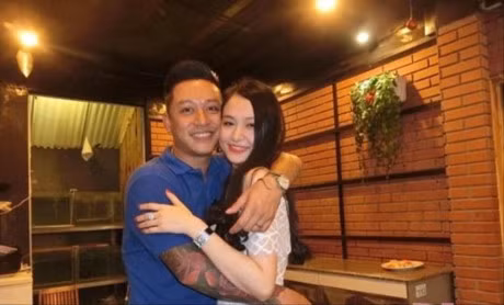 Sau khi cuoi vo, Tuan Hung da lam the nay voi fans nu! - Anh 1