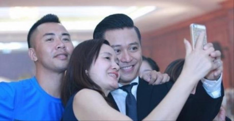 Sau khi cưới vợ, Tuấn Hưng đã làm thế này với fans nữ! - Ảnh 8 Sau khi cuoi vo, Tuan Hung da lam the nay voi fans nu! - Anh 8