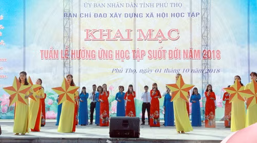 Văn nghệ chào mừng